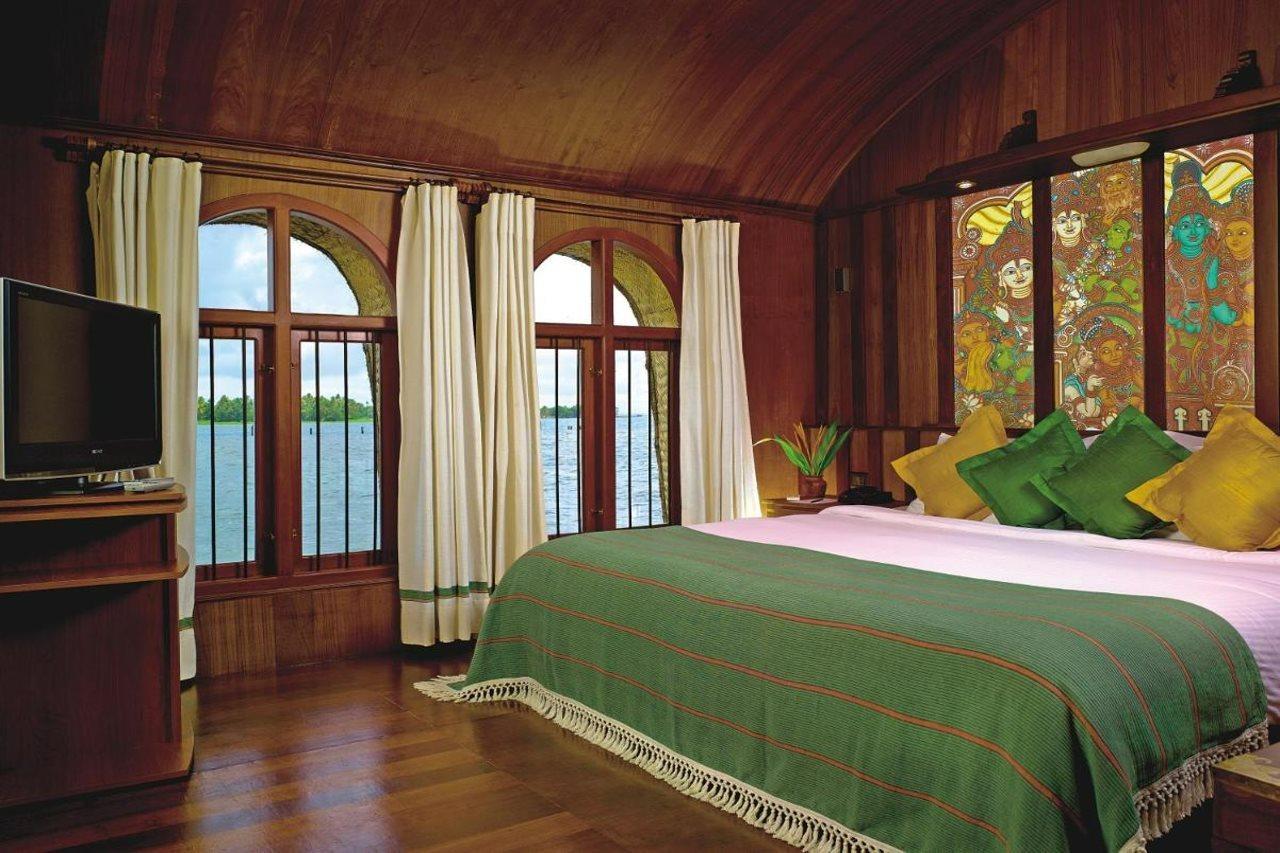 Kumarakom Lake Resort Exterior photo
