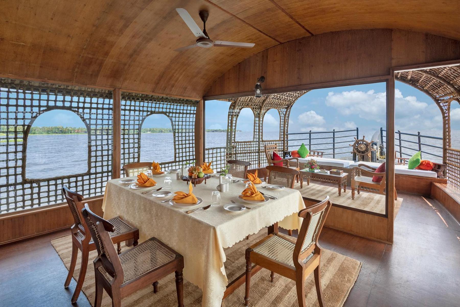 Kumarakom Lake Resort Exterior photo