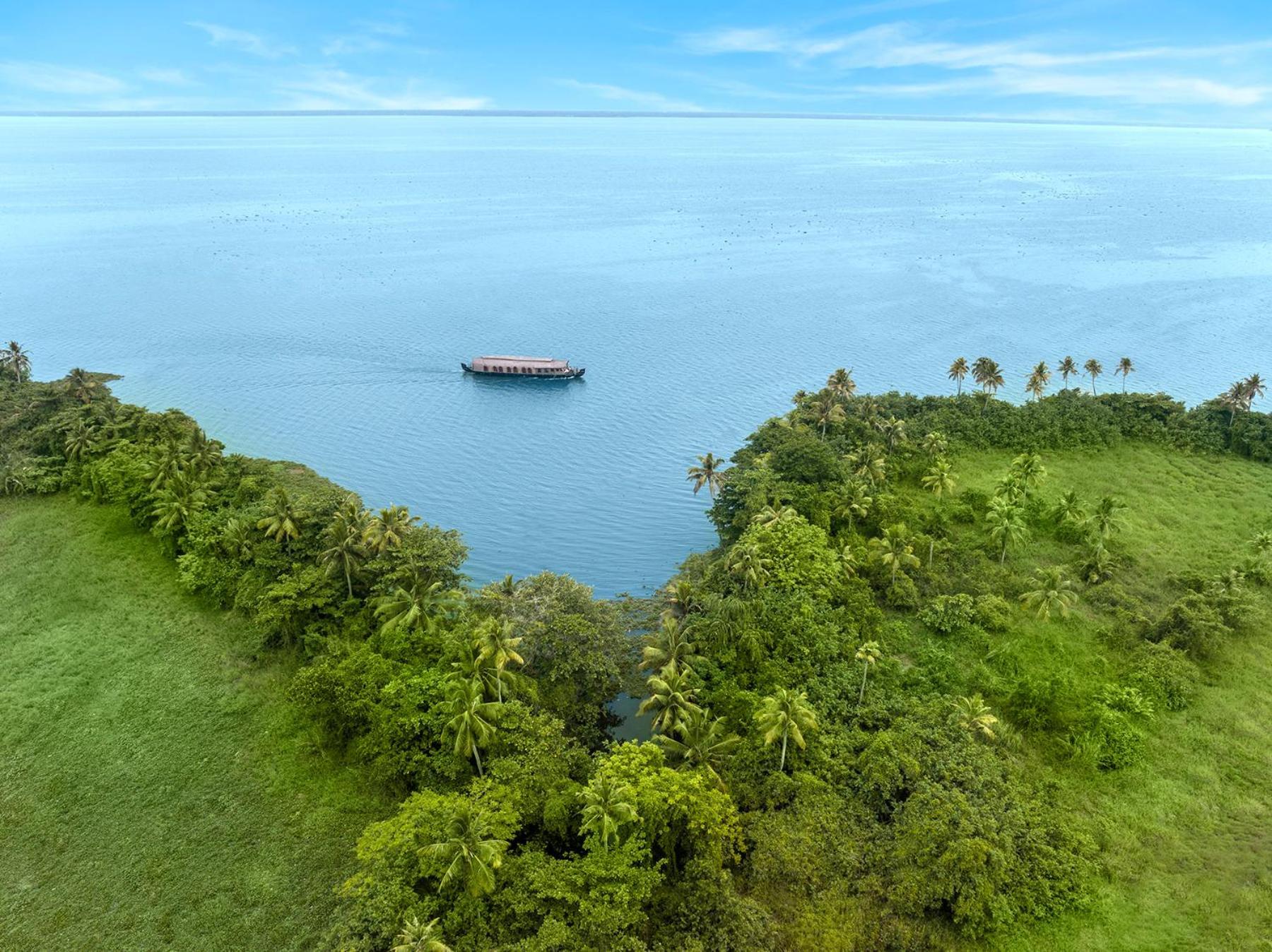 Kumarakom Lake Resort Exterior photo