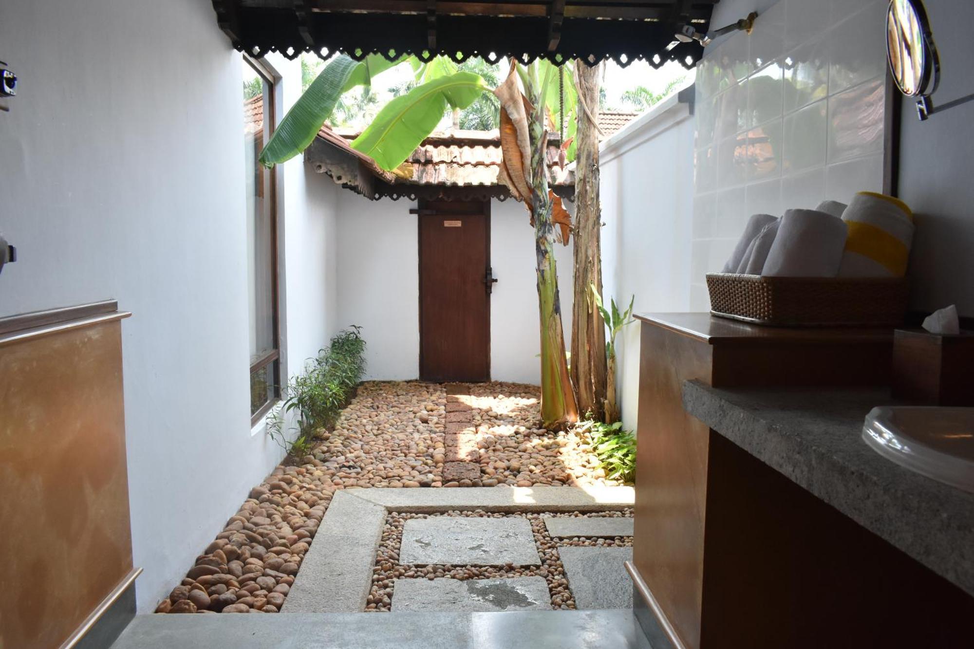 Kumarakom Lake Resort Exterior photo