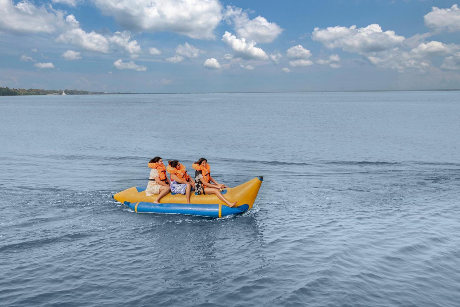 Kumarakom Lake Resort Exterior photo