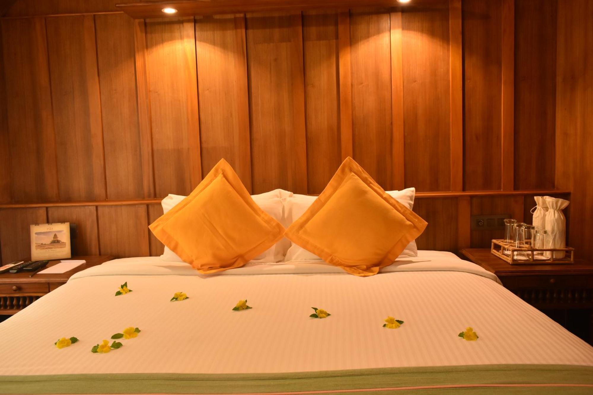 Kumarakom Lake Resort Exterior photo