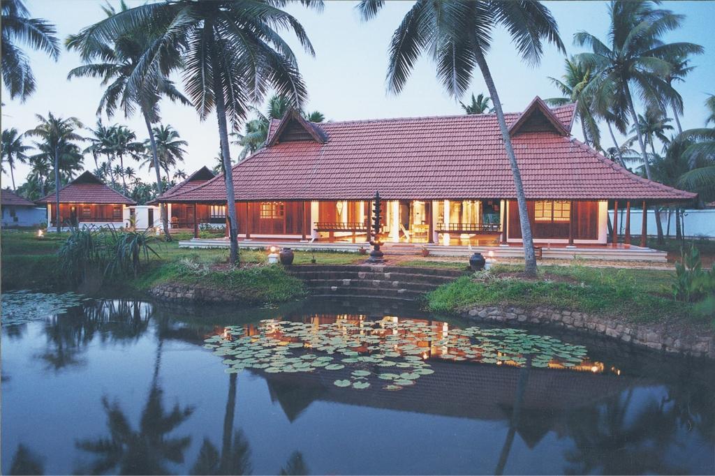 Kumarakom Lake Resort Exterior photo