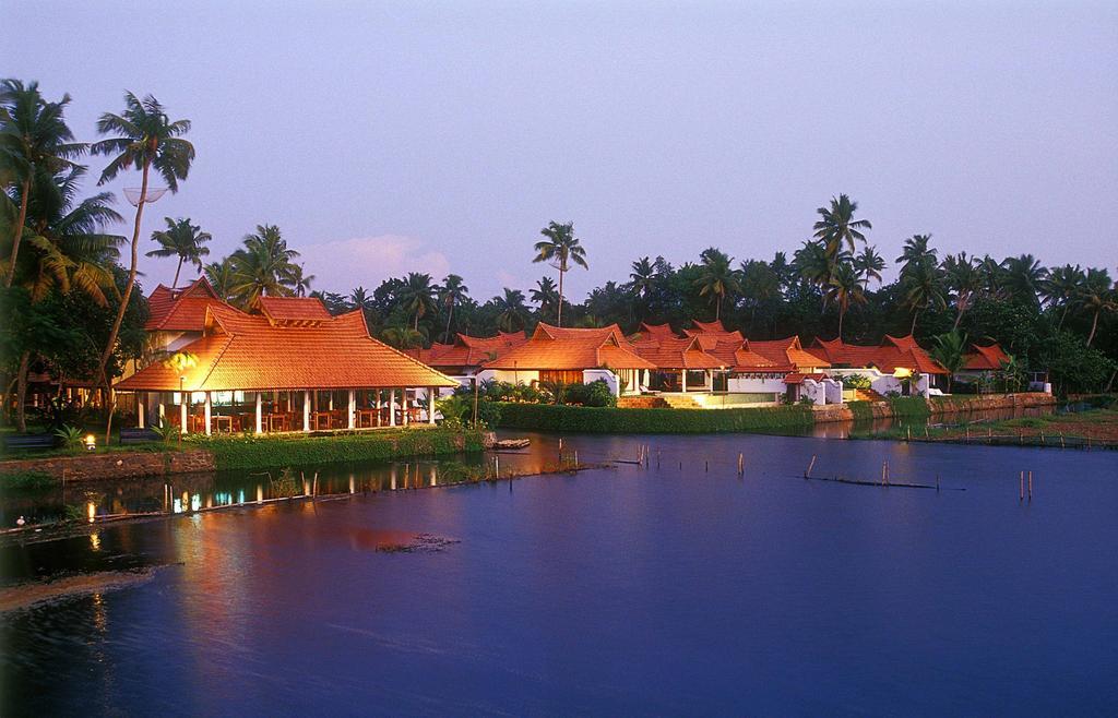Kumarakom Lake Resort Exterior photo