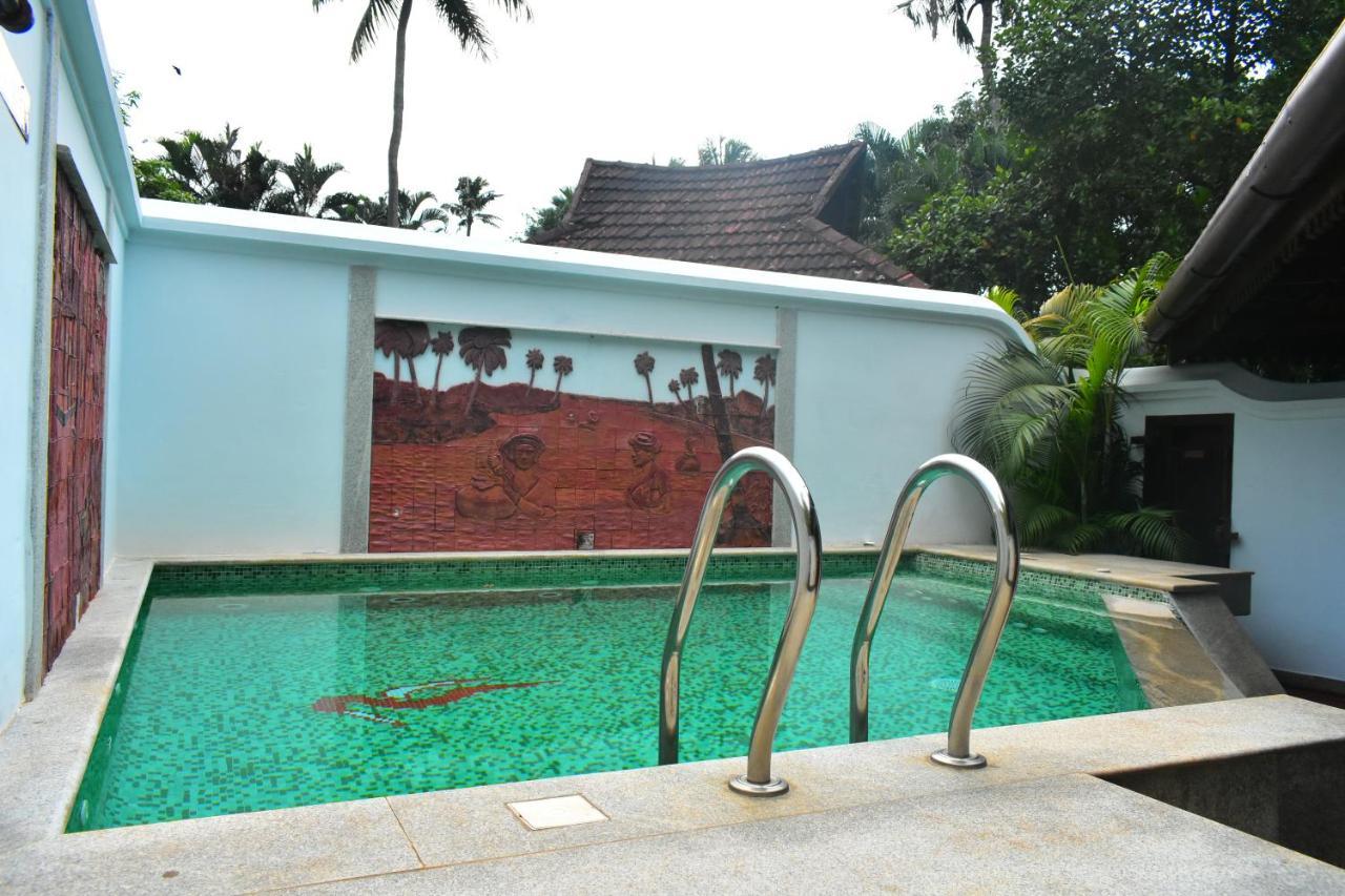 Kumarakom Lake Resort Exterior photo